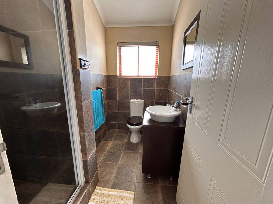 2 Bedroom Property for Sale in Sandbaai Western Cape